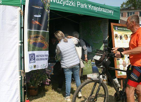 Stoisko edukacyjne Wdzydzkeigo Parku Krajobrazowego i Zielonej Szkoły w Schodnie.