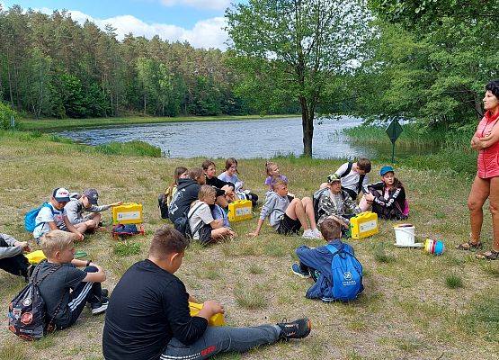 Instrukcje przed badanie chemicznym rzeki na wysokości miejscowości Schodno
