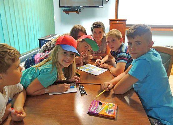 Grafika 13: Dzieci z Ukrainy w Błękitnej Szkole we Władysławowie