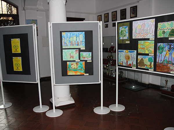 Pokonkursowa wystawa prac -  „Międzynarodowy Rok Lasów - 2011” grafika