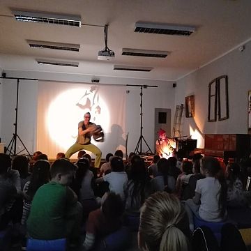 Grafika Sala Ziemi na Dzień Ziemi.