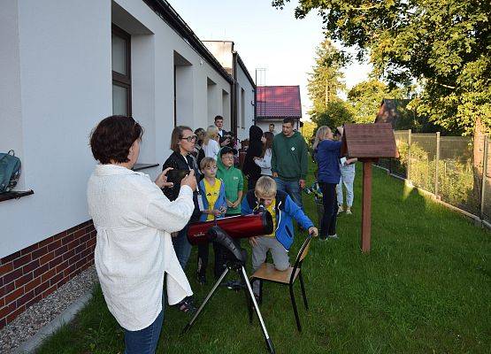 Obserwacje teleskopowe Księżyca. Fot. Moinika Rekowska