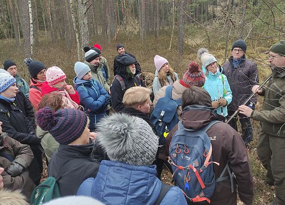 Uczestnicy spaceru mokradłowego.
