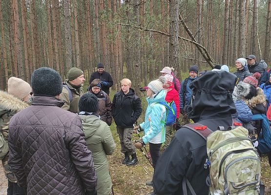 Uczestnicy spaceru mokradłowego.