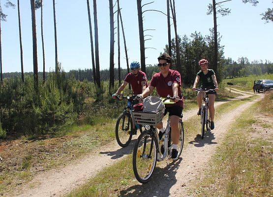 Fotorelacja z XIV Rajdu Ekoturystycznego. Na zdjęciach uczestnicy rajdu na trasach pieszych i rowerowych.