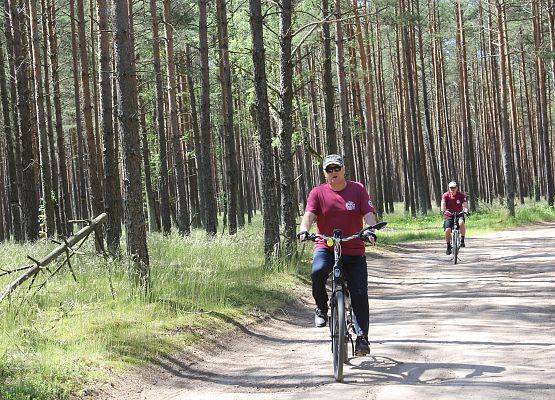 Fotorelacja z XIV Rajdu Ekoturystycznego. Na zdjęciach uczestnicy rajdu na trasach pieszych i rowerowych.