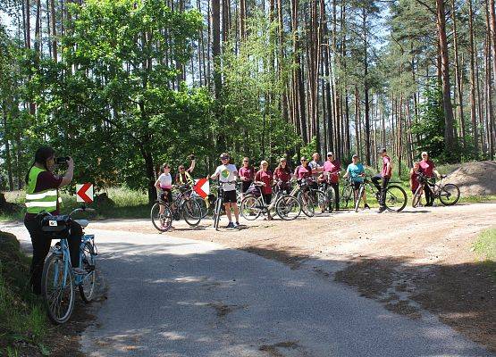 Fotorelacja z XIV Rajdu Ekoturystycznego. Na zdjęciach uczestnicy rajdu na trasach pieszych i rowerowych.
