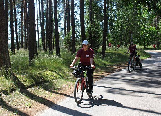 Fotorelacja z XIV Rajdu Ekoturystycznego. Na zdjęciach uczestnicy rajdu na trasach pieszych i rowerowych.