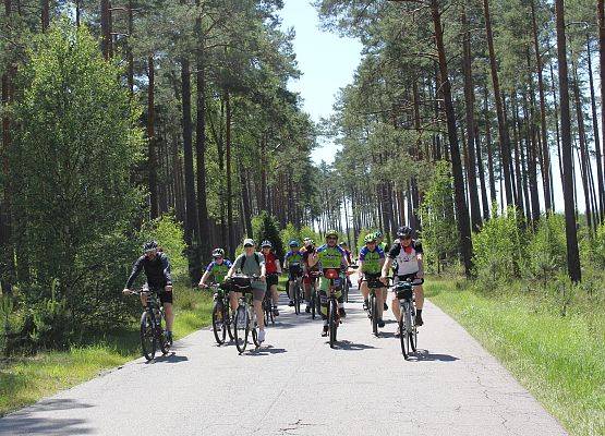 Fotorelacja z XIV Rajdu Ekoturystycznego. Na zdjęciach uczestnicy rajdu na trasach pieszych i rowerowych.