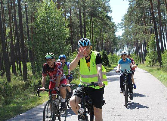 Fotorelacja z XIV Rajdu Ekoturystycznego. Na zdjęciach uczestnicy rajdu na trasach pieszych i rowerowych.
