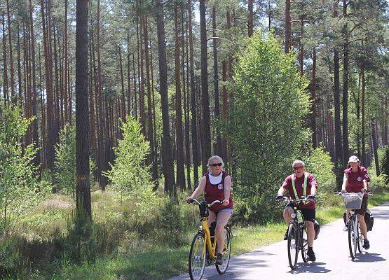 Fotorelacja z XIV Rajdu Ekoturystycznego. Na zdjęciach uczestnicy rajdu na trasach pieszych i rowerowych.