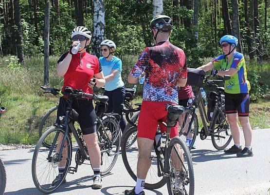 Fotorelacja z XIV Rajdu Ekoturystycznego. Na zdjęciach uczestnicy rajdu na trasach pieszych i rowerowych.