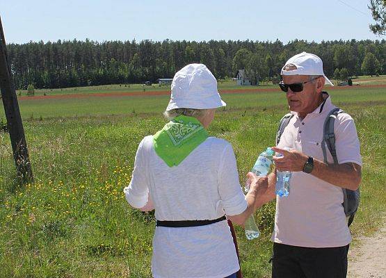 Fotorelacja z XIV Rajdu Ekoturystycznego. Na zdjęciach uczestnicy rajdu na trasach pieszych i rowerowych.