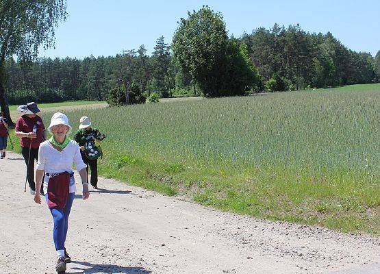 Fotorelacja z XIV Rajdu Ekoturystycznego. Na zdjęciach uczestnicy rajdu na trasach pieszych i rowerowych.