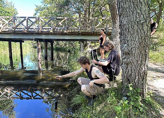 Letni obóz Naukowego Koła Chemików SPG w Błękitnej Szkole Grafika Letni obóz Naukowego Koła Chemików SPG w Błękitnej Szkole