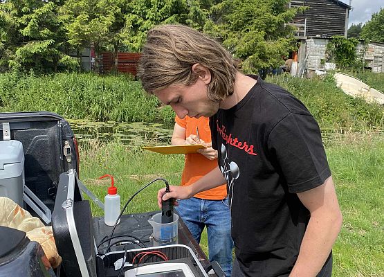 Letni obóz Naukowego Koła Chemików SPG w Błękitnej Szkole Grafika Letni obóz Naukowego Koła Chemików SPG w Błękitnej Szkole