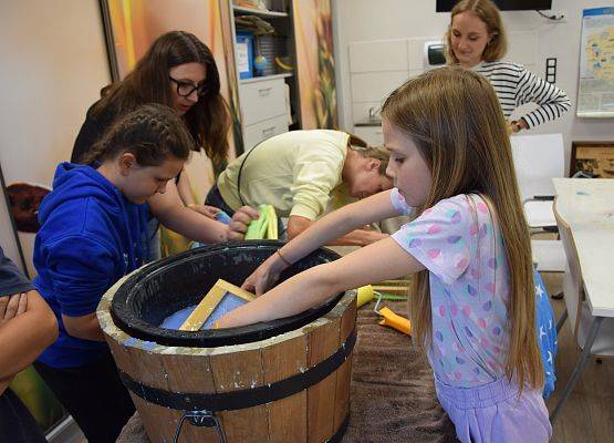 III blok tematyczny- kartki z papieru czerpanego