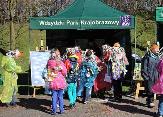 Grafika Bocian biały na Dniu Ziemi w Kościerzynie