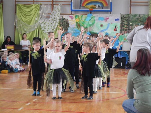 Grafika Dzień Ziemi w SP 9 i Eko-zabawa u słupskich przedszkolaków
